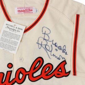 M33-Brooks Robinson Signed Jersey