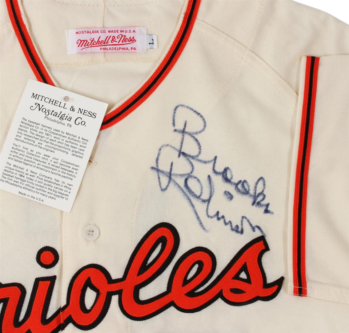 M33-Brooks Robinson Signed Jersey