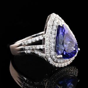 B33-TANZANITE and DIAMOND RING