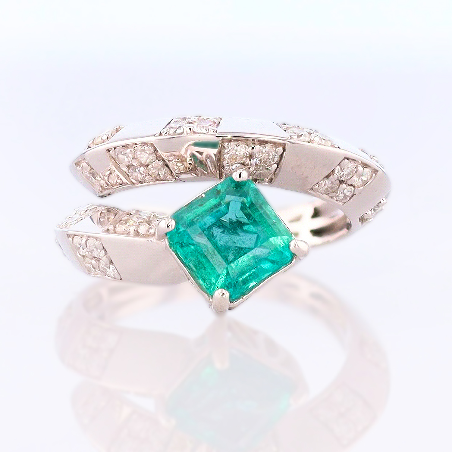EMERALD and DIAMOND RING